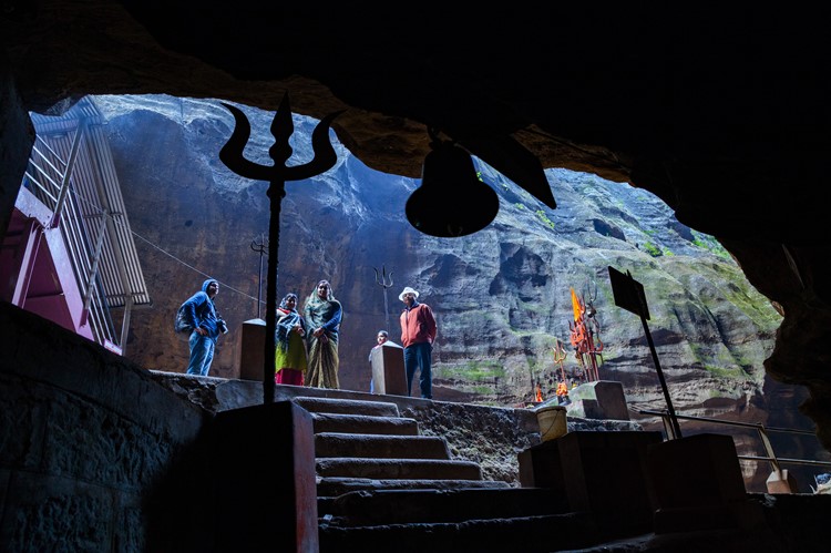Shiva tempel in de Jatashankar  grot bij Pachmarhi, Madya Pradesh, India
